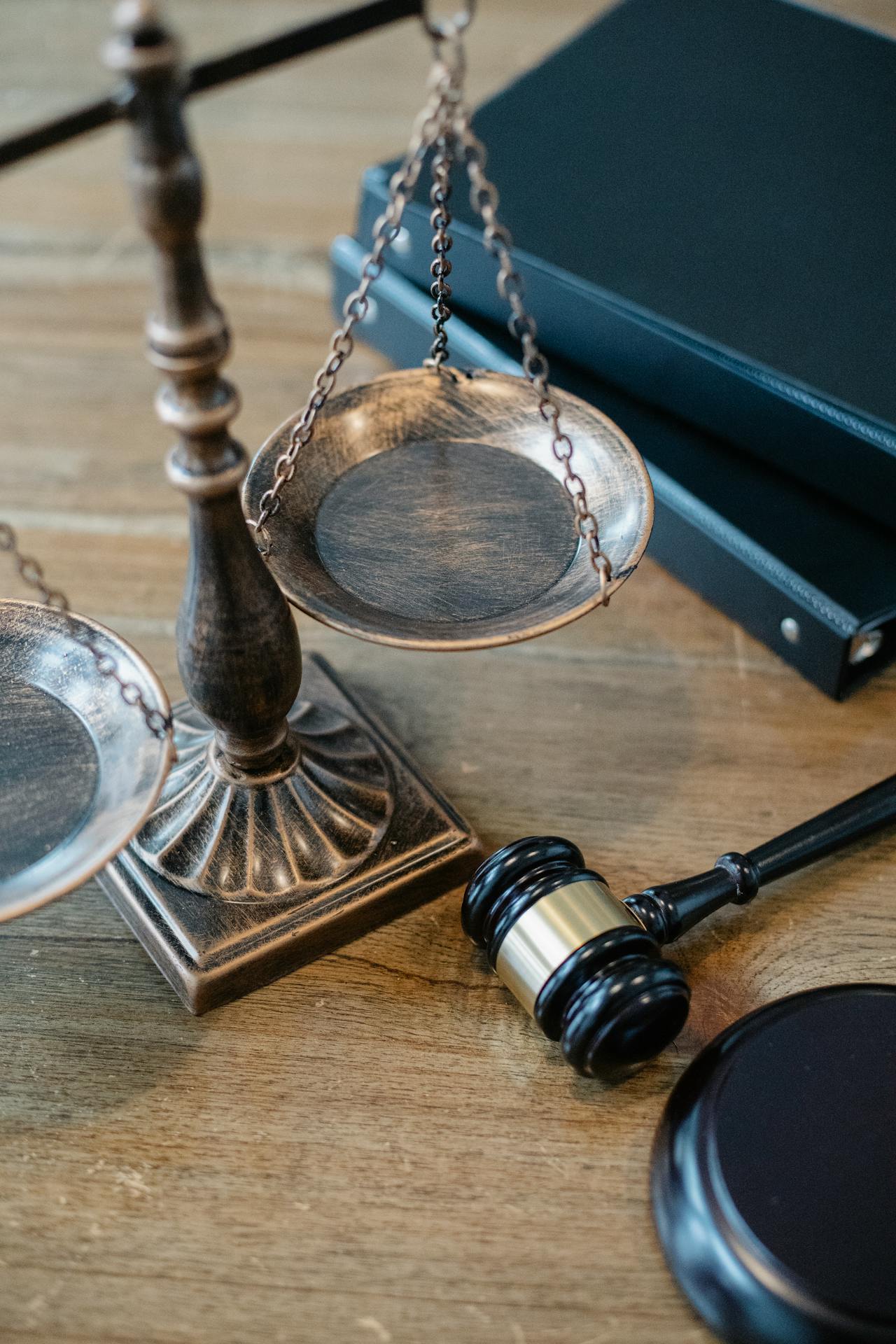 Balança da justiça representando os limites legais do testamento
